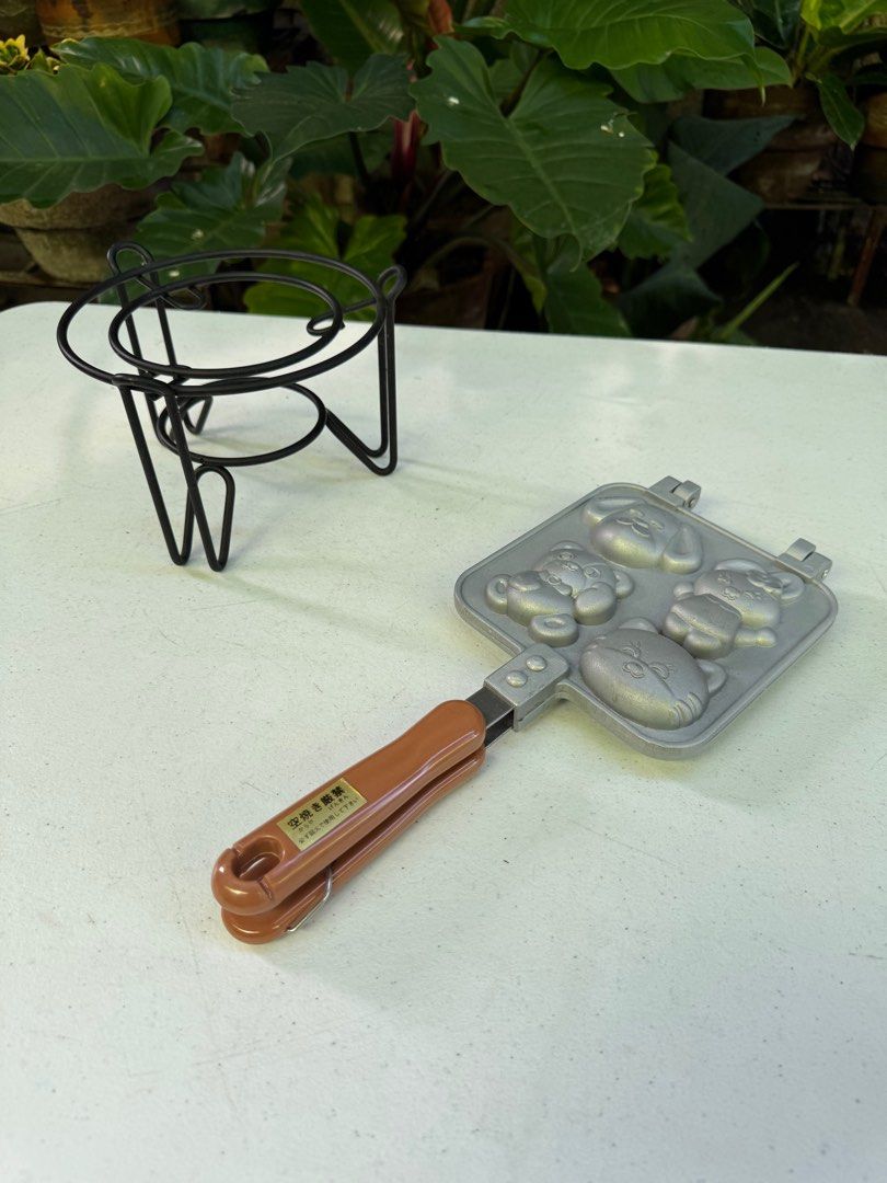 Pan cake maker or molder (Category: Cookware & Accessories) located in Davao. Submitted by parteawares2 (Listing ID 1394422450, Image 1). Description: One piece pancake maker or molder with lock .
