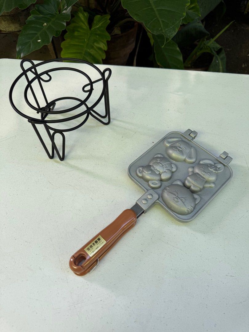 Pan cake maker or molder (Category: Cookware & Accessories) located in Davao. Submitted by parteawares2 (Listing ID 1394422450, Image 2). Description: One piece pancake maker or molder with lock .