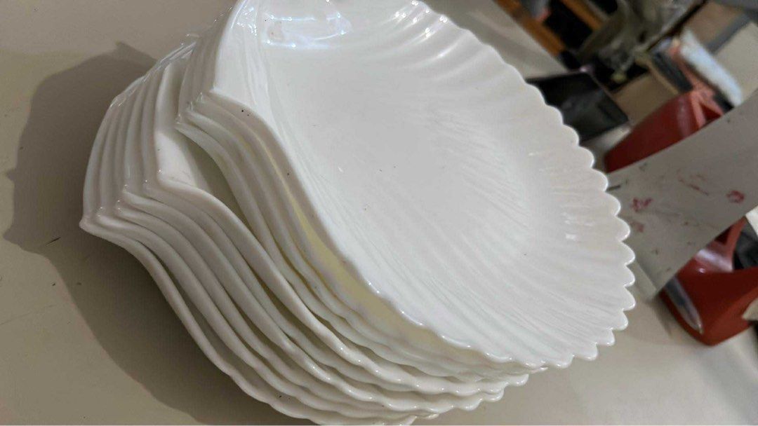 8" Shell-shaped arcopal plates 10 pcs***NON-NEGOTIABLE*** (Category: Dinnerware & Cutlery) located in Antipolo. Submitted by queens.collections (Listing ID 1394500828, Image 1). Description: Skusa1030xx.