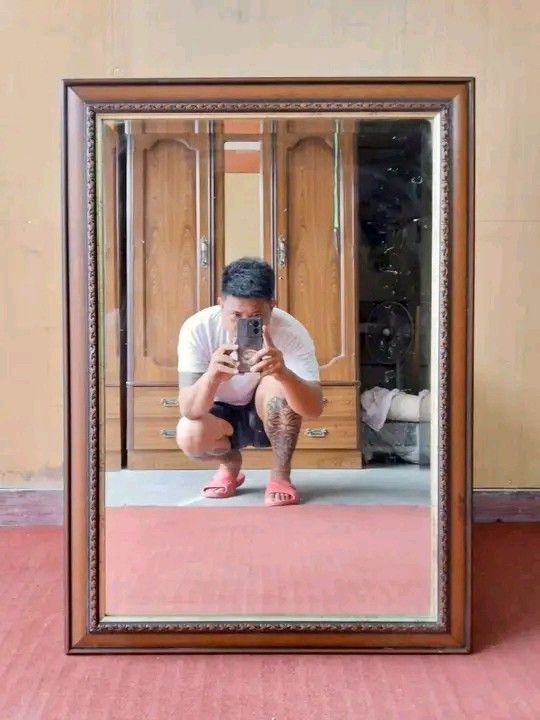 Solid Wood Hanging Mirror (Category: Mirrors) located in Quezon City. Submitted by matetdevis13 (Listing ID 1394410017, Image 2). Description: Solid Wood Hanging Mirror 25"L x 35*H Php 2,500.