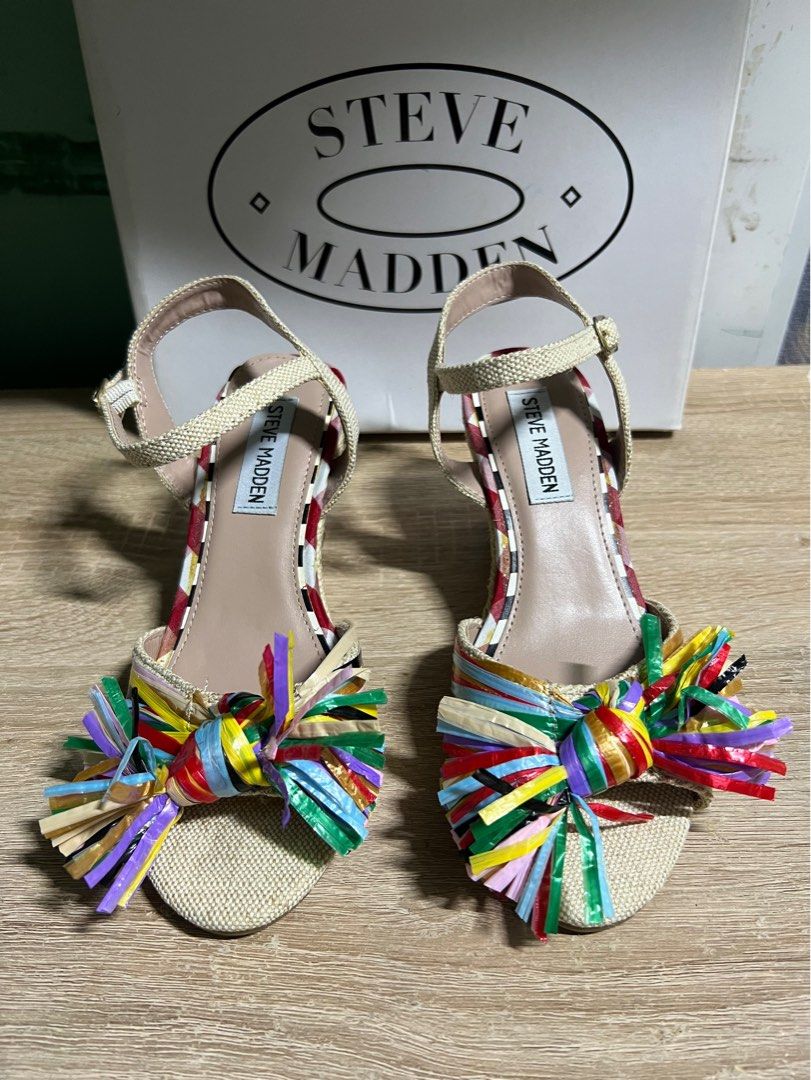 Steve Madden Sandals (Category: Flats & Sandals) located in Makati City. Submitted by _jcq_ (Listing ID 1394595904, Image 1). Description: ✅ As-is ✅ Brand new with flaw (see pics).