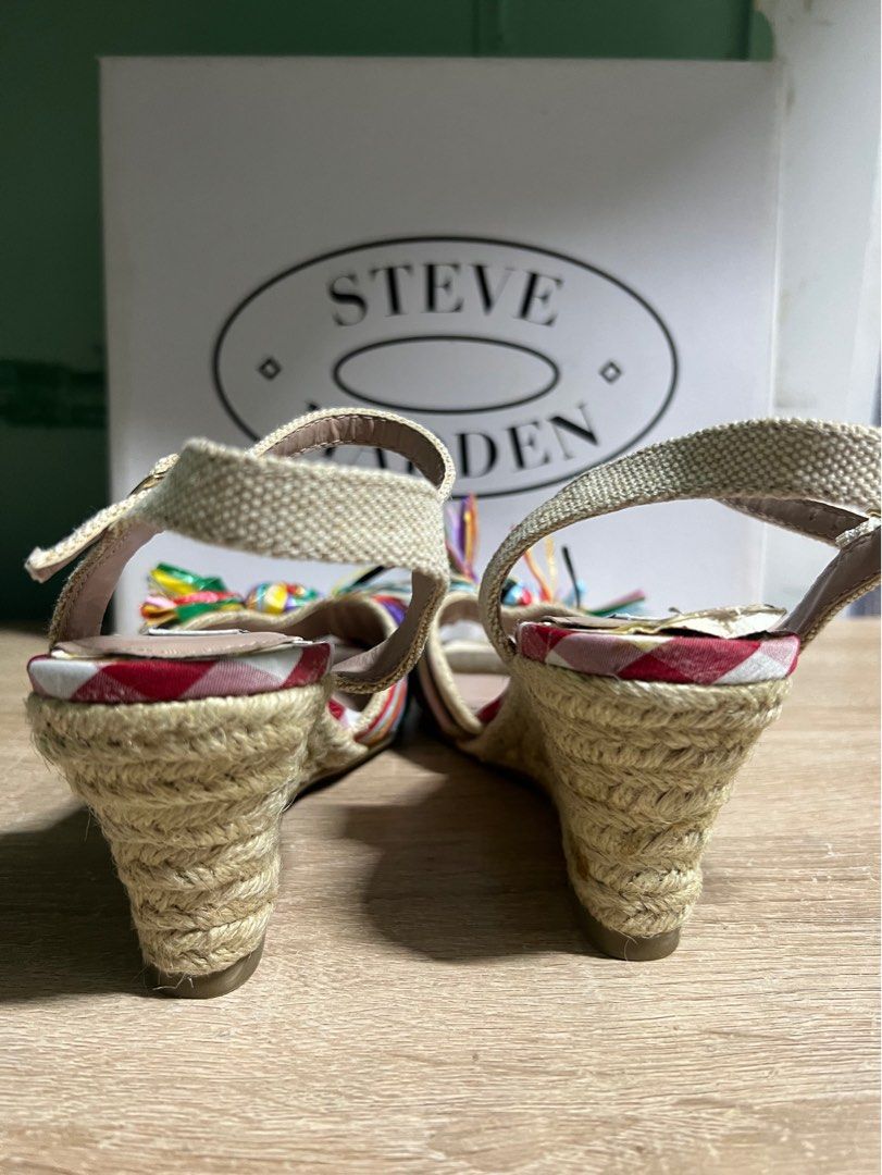 Steve Madden Sandals (Category: Flats & Sandals) located in Makati City. Submitted by _jcq_ (Listing ID 1394595904, Image 3). Description: ✅ As-is ✅ Brand new with flaw (see pics).