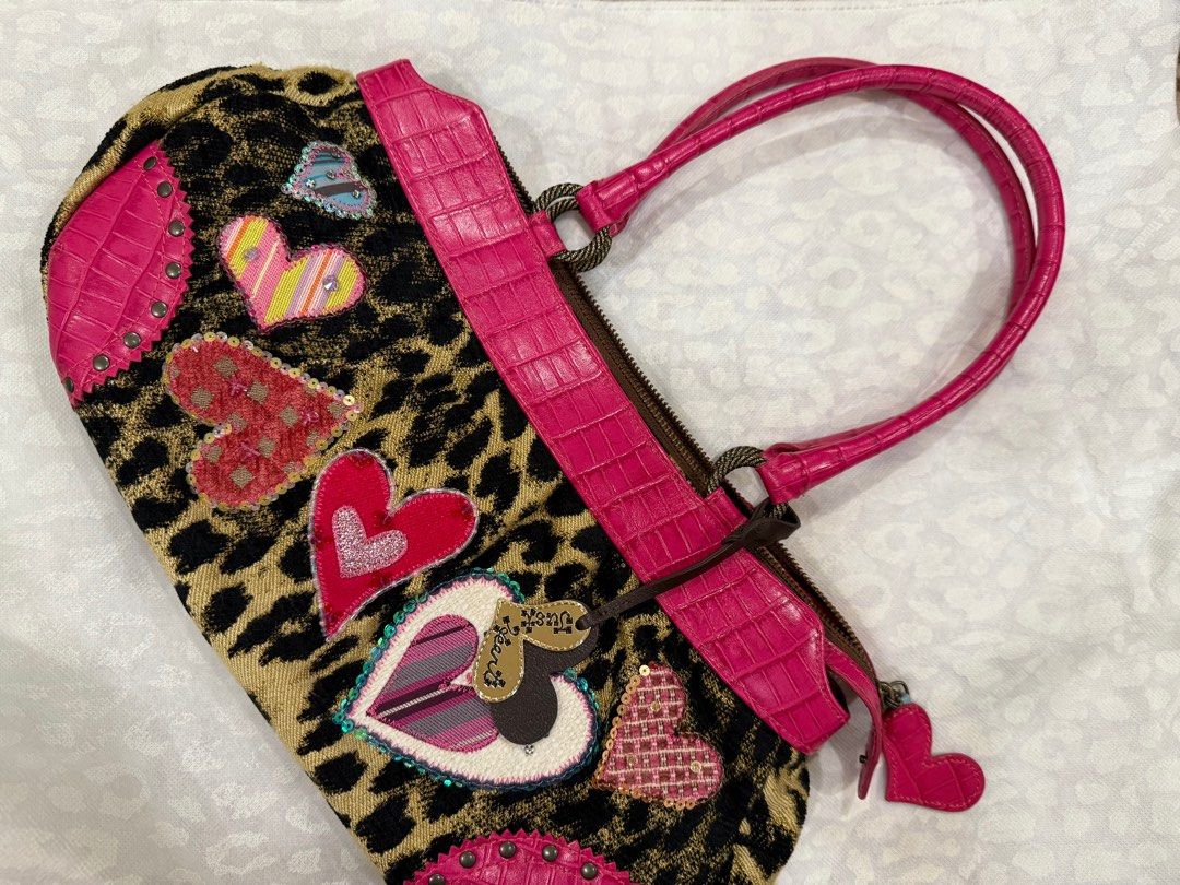 Think Bee Shoulder bag (Category: Luxury Bags & Wallets) located in Lipa City. Submitted by Msjhen (Listing ID 1394415991, Image 2). Description: Decluttering. Used once. Almost new nothing to explain. See photos for references. .