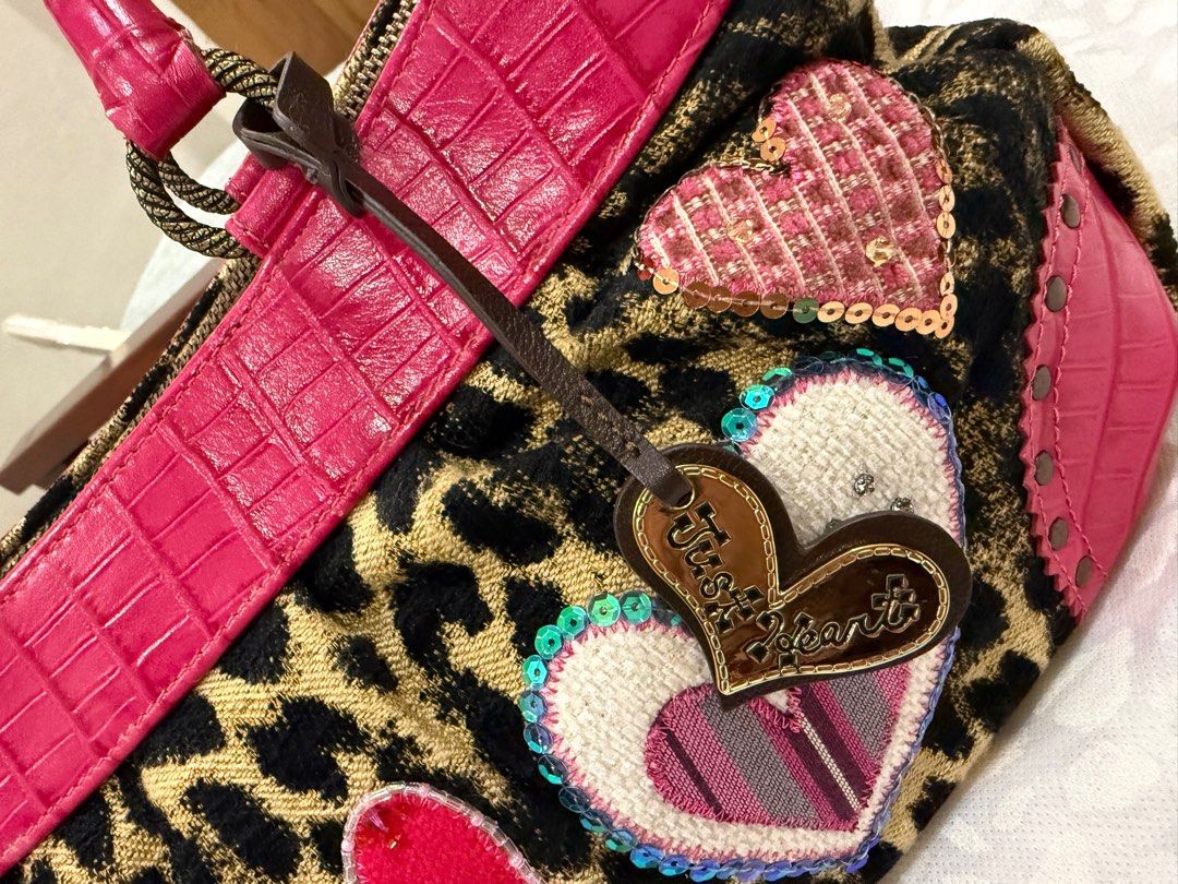 Think Bee Shoulder bag (Category: Luxury Bags & Wallets) located in Lipa City. Submitted by Msjhen (Listing ID 1394415991, Image 3). Description: Decluttering. Used once. Almost new nothing to explain. See photos for references. .