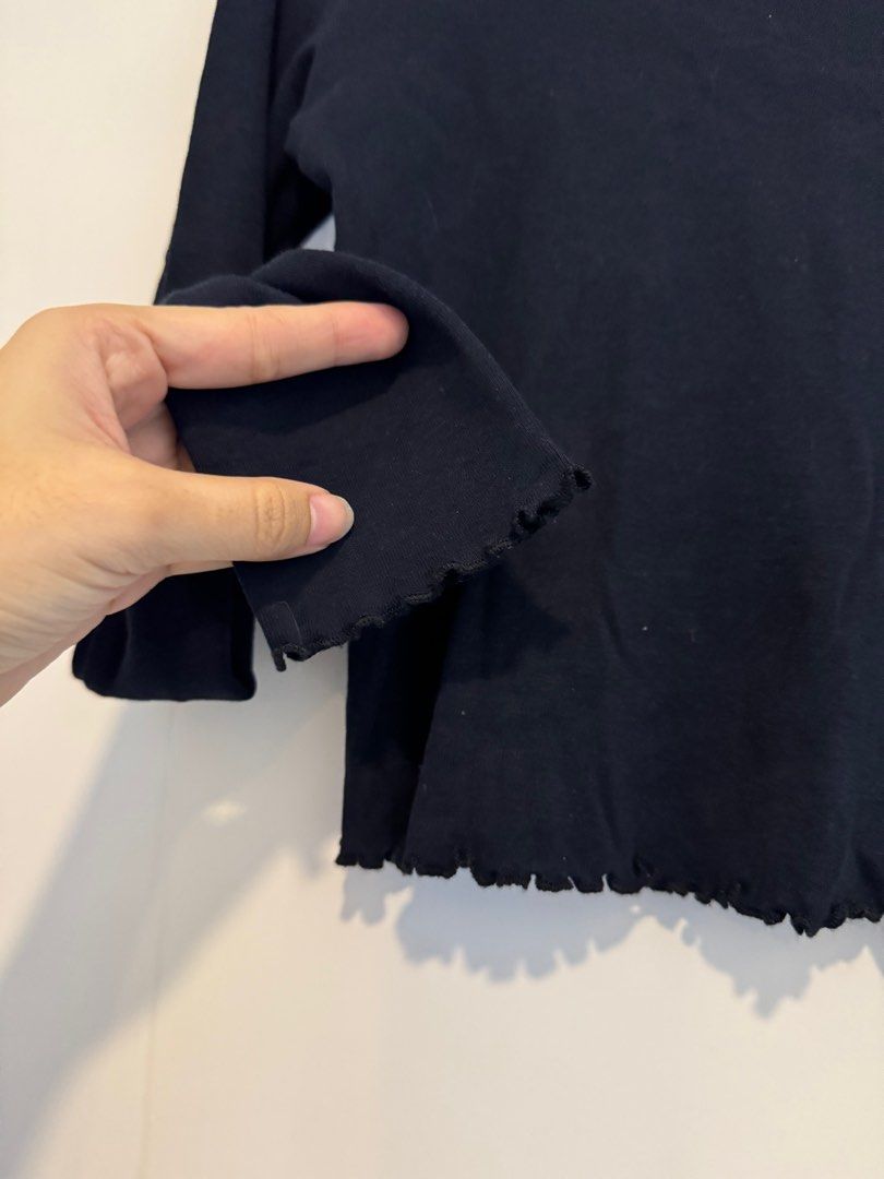 Topshop Longsleeves (Category: Longsleeves) located in Makati City. Submitted by sphpnd (Listing ID 1394534559, Image 3). Description: Topshop Longsleeve —no flaws or anything —tela is a bit thin so breathable naman siya 📍 Makati/Paranaque 〰️ Meet up: Ayala Malls Manila Bay 📩 PM if interested!.