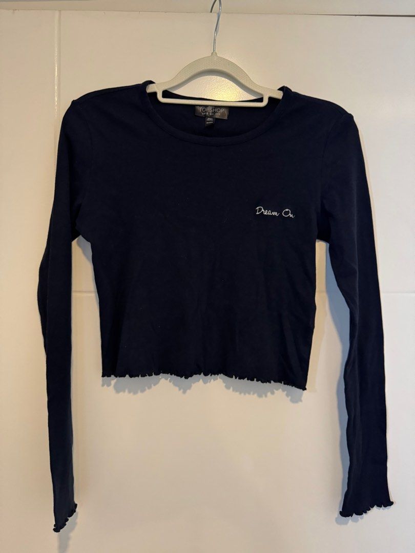 Topshop Longsleeves (Category: Longsleeves) located in Makati City. Submitted by sphpnd (Listing ID 1394534559, Image 1). Description: Topshop Longsleeve —no flaws or anything —tela is a bit thin so breathable naman siya 📍 Makati/Paranaque 〰️ Meet up: Ayala Malls Manila Bay 📩 PM if interested!.