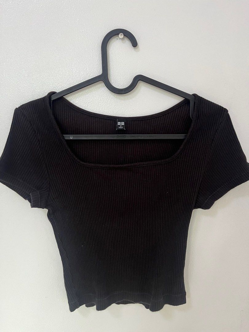 Uniqlo Square Neck Crop Top (Category: Shirts) located in Cainta. Submitted by _maddieee (Listing ID 1394461974, Image 1). Description: .
