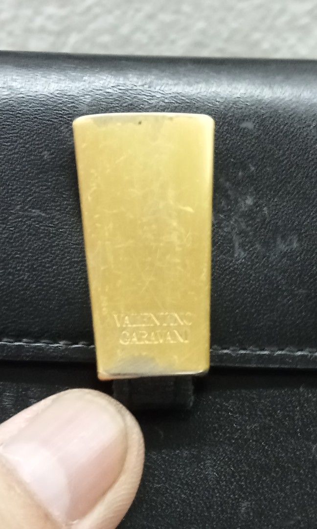 Valentino Garavani (Category: Luxury Bags & Wallets) located in Naga. Submitted by aboy1234245 (Listing ID 1394453820, Image 2). Description: Valentino Garavani VGC sign of usage.