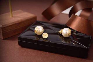 Valentino Pearl Stud Earrings華倫天奴耳環64246533196035110