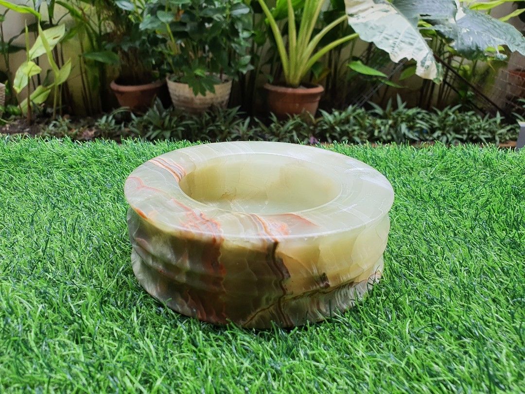 Vintage Onyx Marble Ashtray (Category: Vases & Decorative Bowls) located in Quezon City. Submitted by sgoecss005 (Listing ID 1394578258, Image 2). Description: .