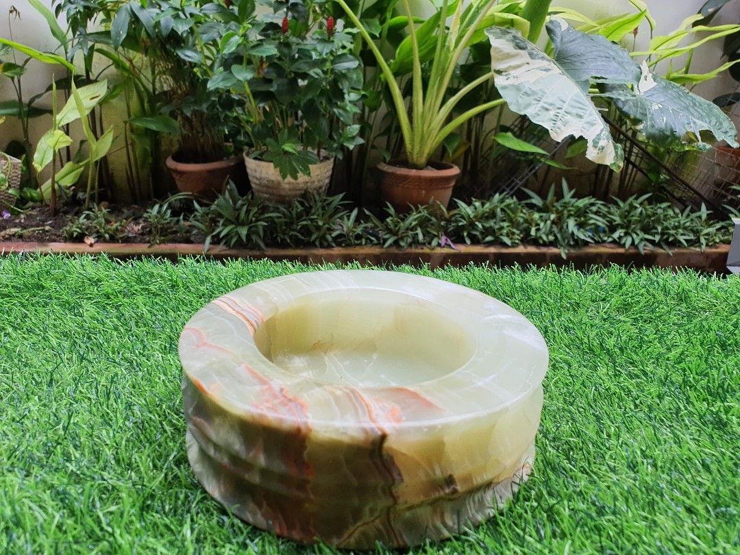 Vintage Onyx Marble Ashtray (Category: Vases & Decorative Bowls) located in Quezon City. Submitted by sgoecss005 (Listing ID 1394578258, Image 1). Description: .