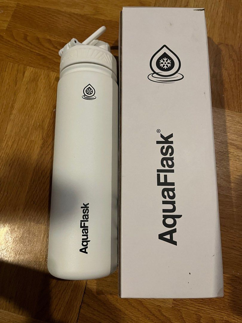White Aquaflask 22ml (Category: Water Bottles & Tumblers) located in Quezon City. Submitted by antonrn (Listing ID 1394491565, Image 1). Description: .