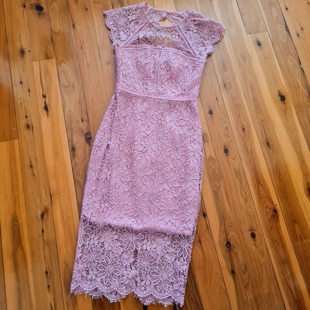 Women's size 6 'FOREVER NEW' Gorgeous dusty rose Tara lace pencil dress - EUC (Category: Women's Clothes) located in Sydney. Submitted by bilic83 (Listing ID 1394410306, Image 3). Description: .