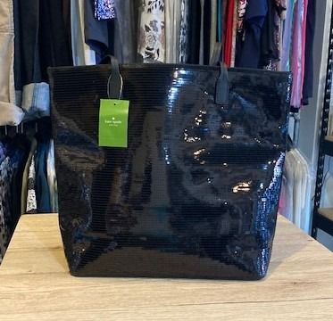 15% Discount Authentic Kate Spade Salinas Shopper Bag (Category: Tote Bags) located in Paranaque City. Submitted by vanitelab (Listing ID 1394693370, Image 2). Description: 7,800 - 1,170 = 6,630 discounted price Authentic and Brand-new KATE SPADE SALINAS PLACE BON SHOPPER includes care card Product Description: Material: Sequined patent leather, leather handles, decorative bow with KS name plate on front, cow leather trim, gold-toned hardware Ope