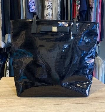 15% Discount Authentic Kate Spade Salinas Shopper Bag (Category: Tote Bags) located in Paranaque City. Submitted by vanitelab (Listing ID 1394693370, Image 1). Description: 7,800 - 1,170 = 6,630 discounted price Authentic and Brand-new KATE SPADE SALINAS PLACE BON SHOPPER includes care card Product Description: Material: Sequined patent leather, leather handles, decorative bow with KS name plate on front, cow leather trim, gold-toned hardware Ope