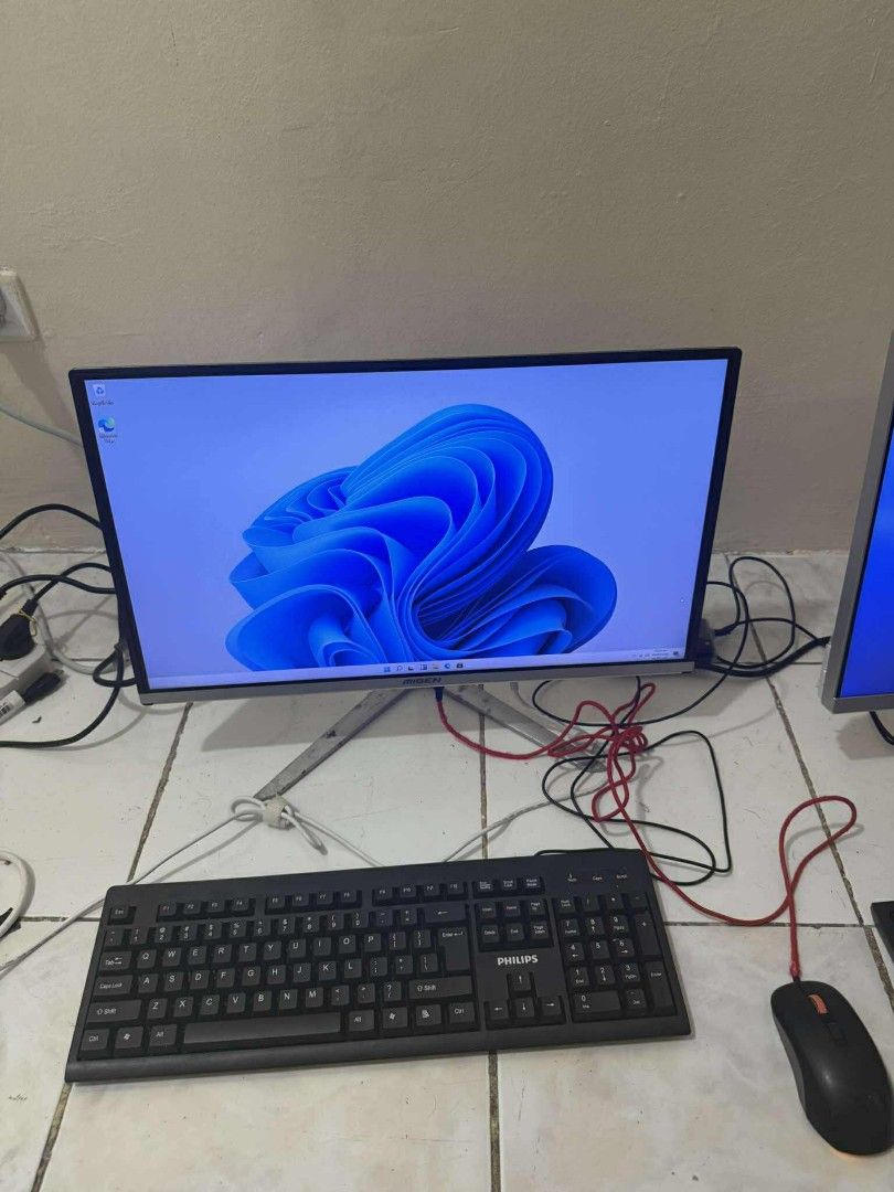 22 inches All in one PC (Category: Desktops) located in Manila. Submitted by lhainelovi71994 (Listing ID 1394611914, Image 1). Description: 22 inches All in one PC I5 4th gen Intel UHD Graphics 8gb ram 128gb ssd Windows 11 pro OS Ms office installed Free mouse and keyboard 💸💸 4,800 only Location: San Andres bukid manila Pick up or deliver.