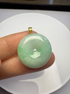 Burma A-grade Jadeite Fine糯Texture Light Green 18K Gold Clasp Safety Pendant - Hong Kong Store Wholesale Guaranteed Authentic A-Grade64223015328001110
