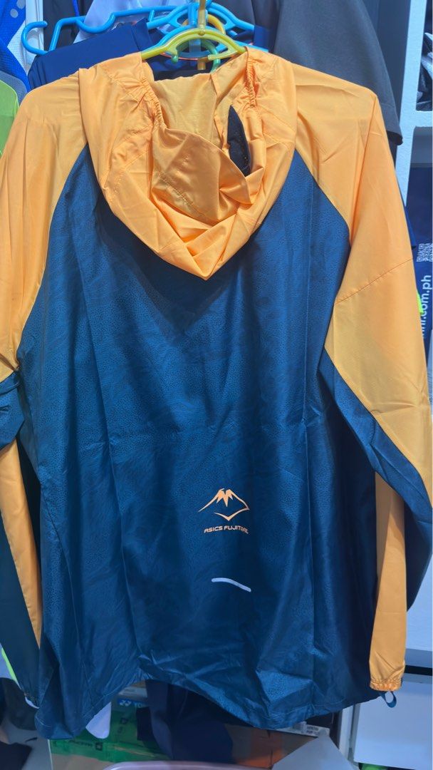 Asics fujitrail windbreaker (Category: Activewear) located in Kidapawan. Submitted by phyre13 (Listing ID 1394603353, Image 2). Description: Brand new fitted only Asics Fujitrail PackableWindbreaker. Size XXL.