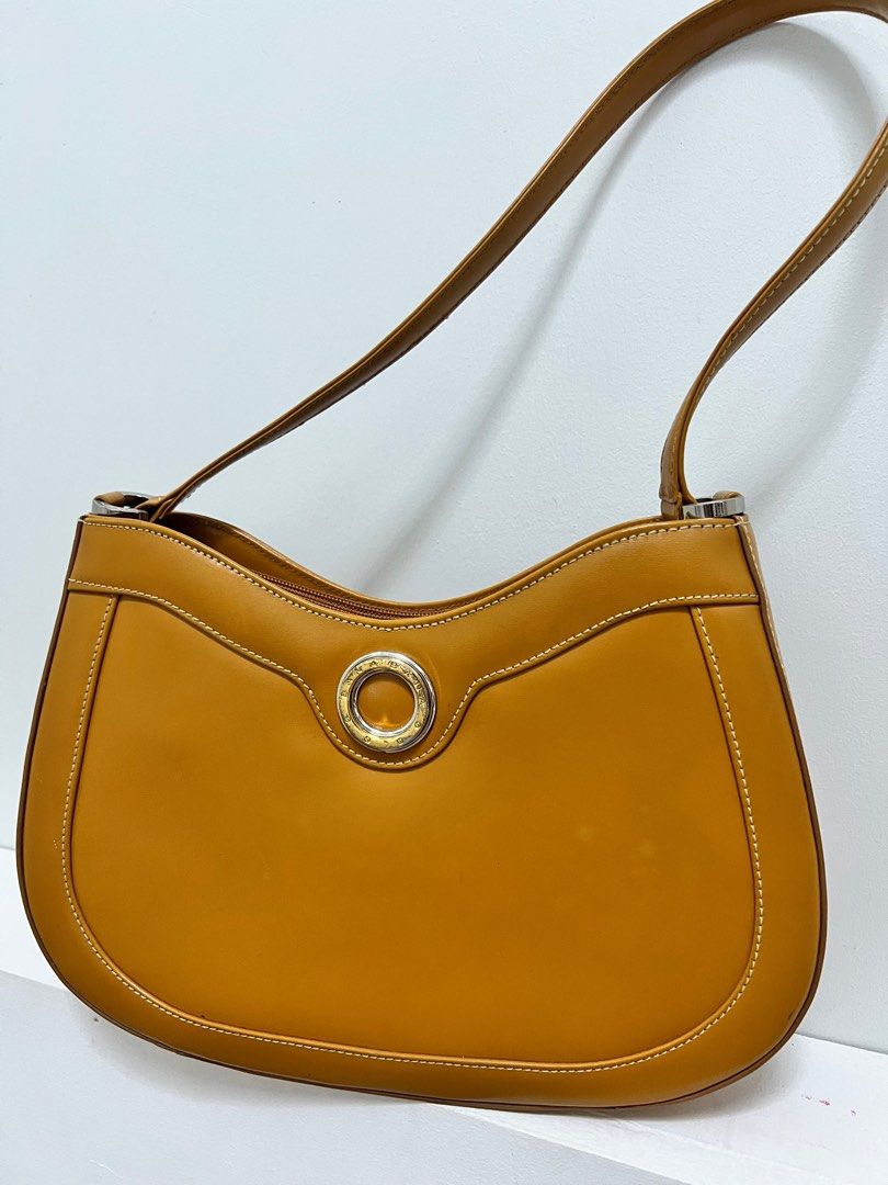 Banabana Shoulder Bag in Dandelion (Category: Tote Bags) located in San Fernando. Submitted by ilovemelochan (Listing ID 1394751588, Image 1). Description: Banabana Shoulder Bag in Dandelion •long shoulder bag •structured and stand alone 💰 Gcash/Bank Transfer 🦋Item price + JNT/ LBC shipping fee 📍Ships from San Fernando, Pampanga Nationwide shipping.