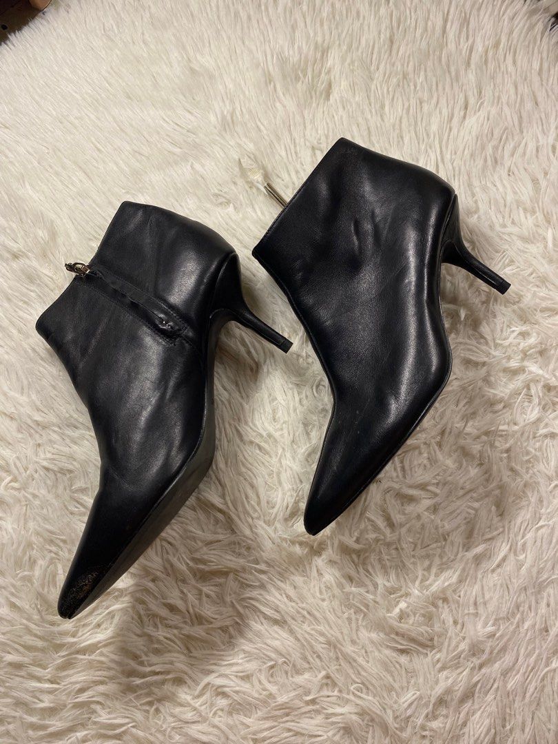 Banana HD stilleto heel pointed toe ankle boots (Category: Boots) located in Caloocan City. Submitted by ky.mndjr (Listing ID 1394635484, Image 3). Description: size: euro 38 | us 7 heel height: 3 inches used once & good as new.