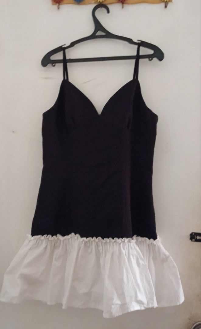 Black and White Mini Dress (Category: Dresses) located in Bulacan. Submitted by fadeea412 (Listing ID 1394673236, Image 1). Description: Black bodice with V-neck and spaghetti straps, white ruffled hem skirt. Simple and stylish dress, perfect for any occasion..