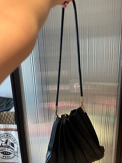 黑色褶皺手袋配肩帶64212607144449110