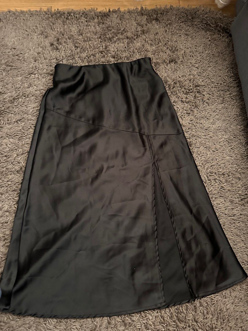 Black satin Midi skirt with slit (Category: Skirts) located in Pasig City. Submitted by _janelane (Listing ID 1394631757, Image 1). Description: .