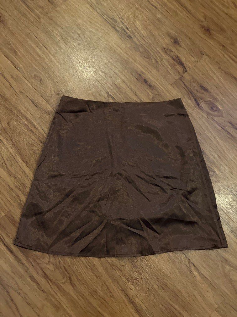 brown satin skirt (Category: Skirts) located in Bacoor. Submitted by wonieiei (Listing ID 1394690165, Image 1). Description: .