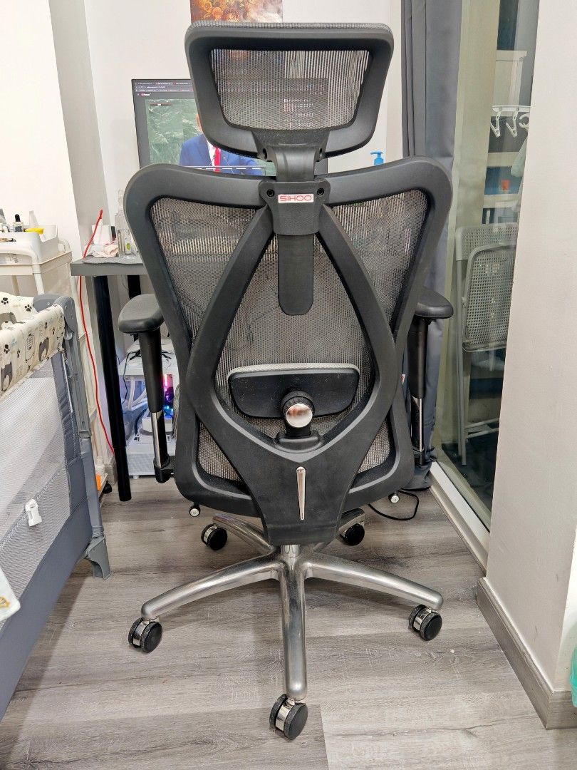 Ergonomic Office Chair with Headrest (Category: Chairs) located in Las Pinas. Submitted by grldn7 (Listing ID 1394631881, Image 3). Description: Sihoo M57 Ergonomic Office Chair - The Evolution of Ergonomic Comfort With Footrest Bought for 12,500 Negotiable Condition: 8.5/10 - Ergonomic design for comfort - Breathable mesh back and seat - Includes headrest and armrests - Sturdy base with wheels - Suitable for long hours of use.