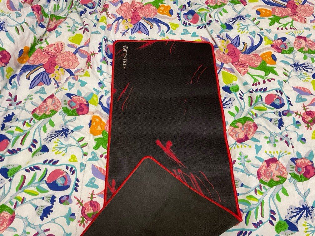 FANTECH GAMING MOUSEPAD (Category: Other Accessories) located in Santa Rosa. Submitted by declutter.jenjen (Listing ID 1394608326, Image 2). Description: hindi masyado gamit, nakatambak lang kaya medyo madumi. needs wash lang.