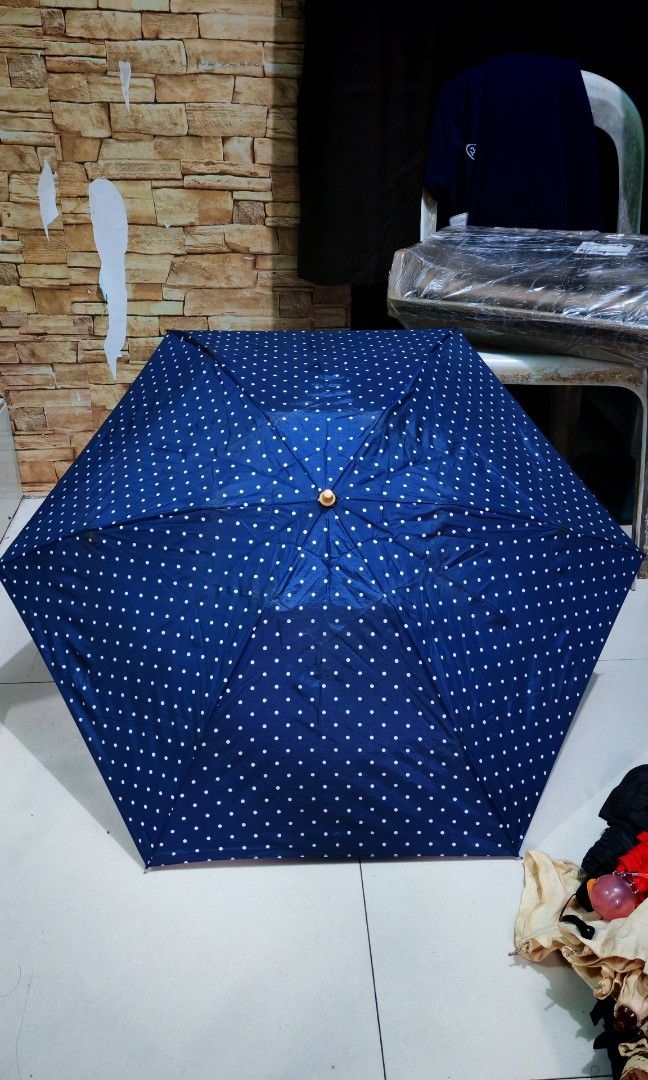 Folding umbrella moonbat japan surplus (Category: Umbrellas) located in Quezon City. Submitted by plantcorner (Listing ID 1394688012, Image 1). Description: .