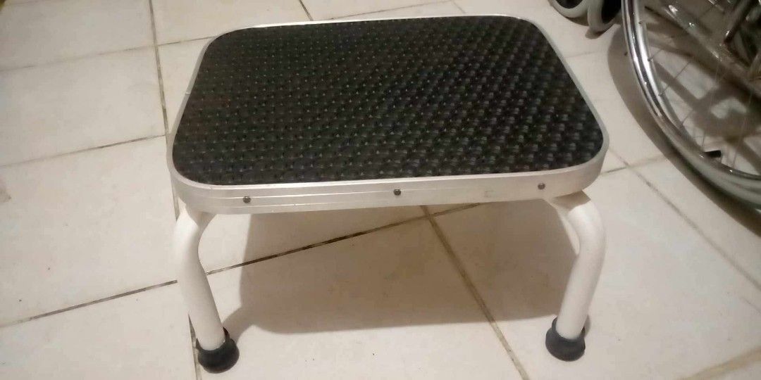 Footstool (stainless & Painted) (Category: Medical Supplies & Tools) located in Manila. Submitted by atarah1225 (Listing ID 1394690004, Image 2). Description: .