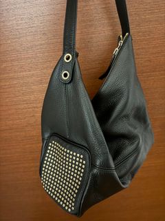(Category: ) located in . Submitted by loverofshoes (Listing ID 1394630840, Image 1). Description: .