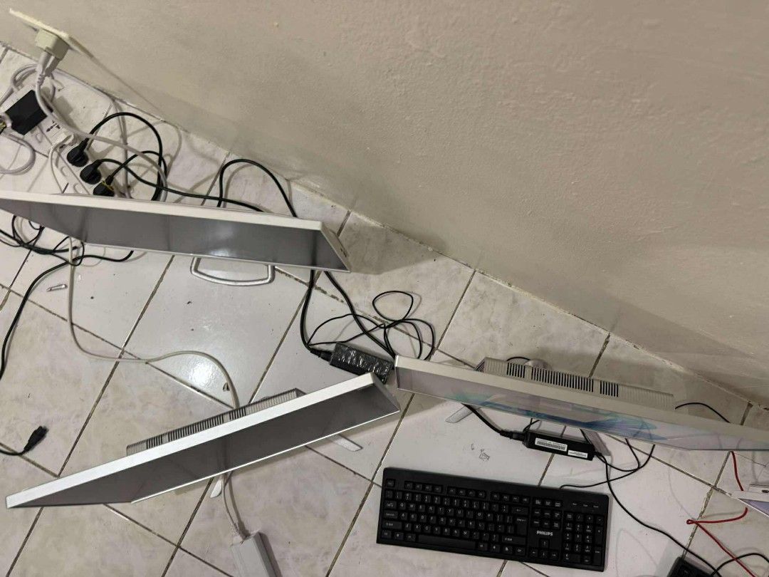 Hailan x6 and Hailan g4 (Category: Monitor Screens) located in Manila. Submitted by lhainelovi71994 (Listing ID 1394609120, Image 2). Description: Hailan x6 and Hailan g4 I3 6th gen Intel UHD Graphics 530 16gb ram 240gb ssd Windows 11 pro OS Ms office installed Free mouse and keyboard 💸💸 6,300 each Location: San Andres bukid manila Pick up or deliver.