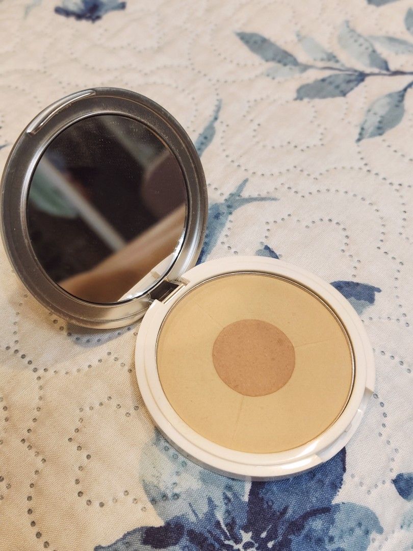 Issy True Flex Perfecting Powder - Medium/Tan (Category: Makeup) located in Davao. Submitted by dlfontanilla (Listing ID 1394758542, Image 2). Description: - Issy & Co. True Flex Perfecting Powder - Shade: Medium/Tan - Includes a mirror - Net Weight: 8 g / 0.28 oz - Designed for medium to tan skin tones - Comes with the original box RFS: Not my shade. Just used it once para magswatch pero di ko talaga shade :( - Expiration: 04/2027.