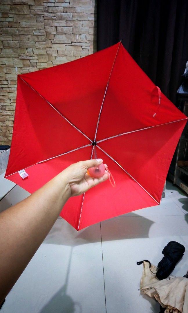 Japan surplus folding umbrella (Category: Umbrellas) located in Quezon City. Submitted by plantcorner (Listing ID 1394684250, Image 3). Description: Wala lang po ung cane or ung takip sa ulo niya pero like new po..