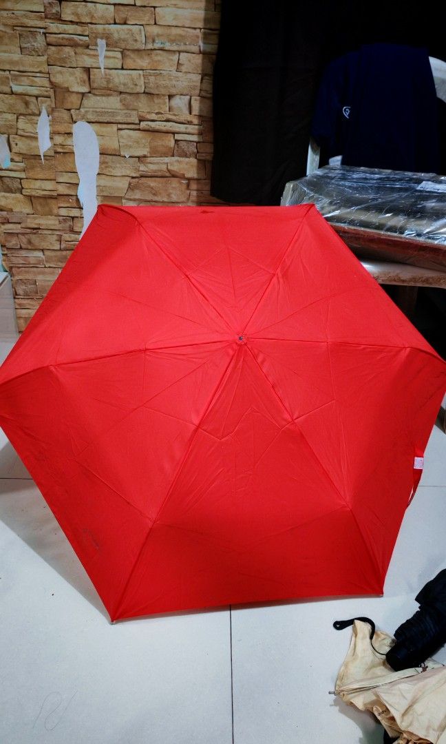 Japan surplus folding umbrella (Category: Umbrellas) located in Quezon City. Submitted by plantcorner (Listing ID 1394684250, Image 1). Description: Wala lang po ung cane or ung takip sa ulo niya pero like new po..