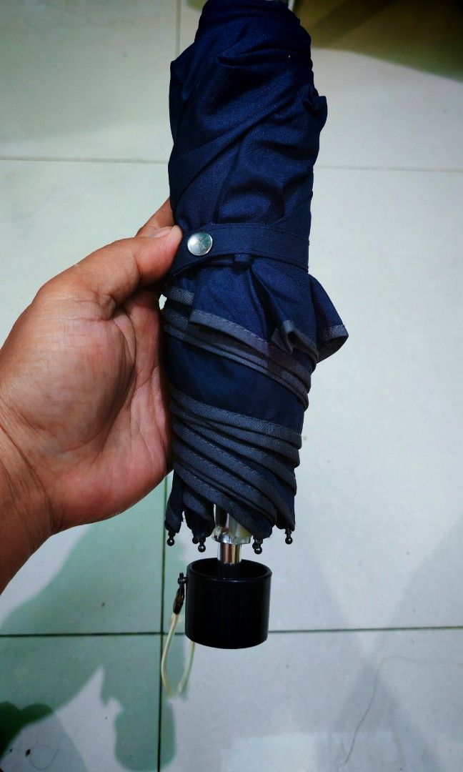 Japan surplus folding umbrella (Category: Umbrellas) located in Quezon City. Submitted by plantcorner (Listing ID 1394685259, Image 3). Description: .