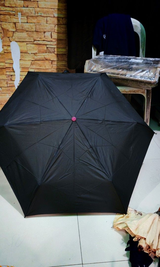 Japan surplus folding umbrella (Category: Umbrellas) located in Quezon City. Submitted by plantcorner (Listing ID 1394686583, Image 1). Description: .