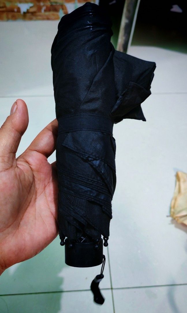 Japan surplus folding umbrella (Category: Umbrellas) located in Quezon City. Submitted by plantcorner (Listing ID 1394686583, Image 3). Description: .