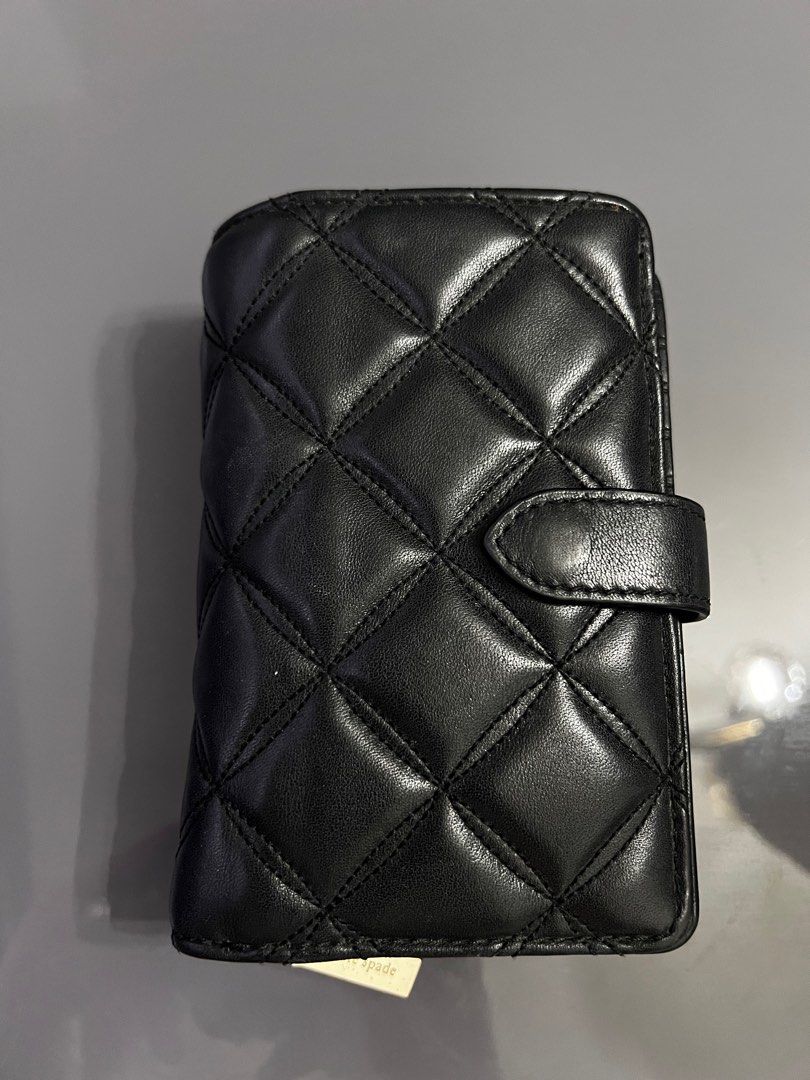 AUTHENTIC Kate Spade Bi Fold Wallet (Category: Luxury Bags & Wallets) located in Quezon City. Submitted by djamamama (Listing ID 1394776350, Image 2). Description: BiFold Minimal Flaws Rfs - I prefer a smaller wallet.
