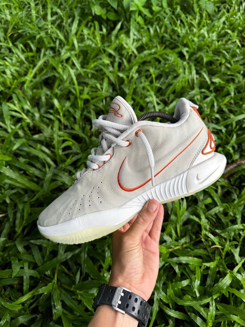 Lebron 21 Akoya (Category: Sneakers) located in Bacolod City. Submitted by novymae23 (Listing ID 1394734803, Image 2). Description: Nike Lebron 21 Akoya Size 9 27cm Excellent Condition Pair Only .