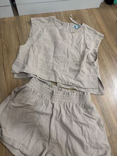 (Category: ) located in . Submitted by preloved.closet22 (Listing ID 1394720640, Image 1). Description: .
