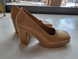 (Category: ) located in . Submitted by shopperholic16 (Listing ID 1394721771, Image 1). Description: .