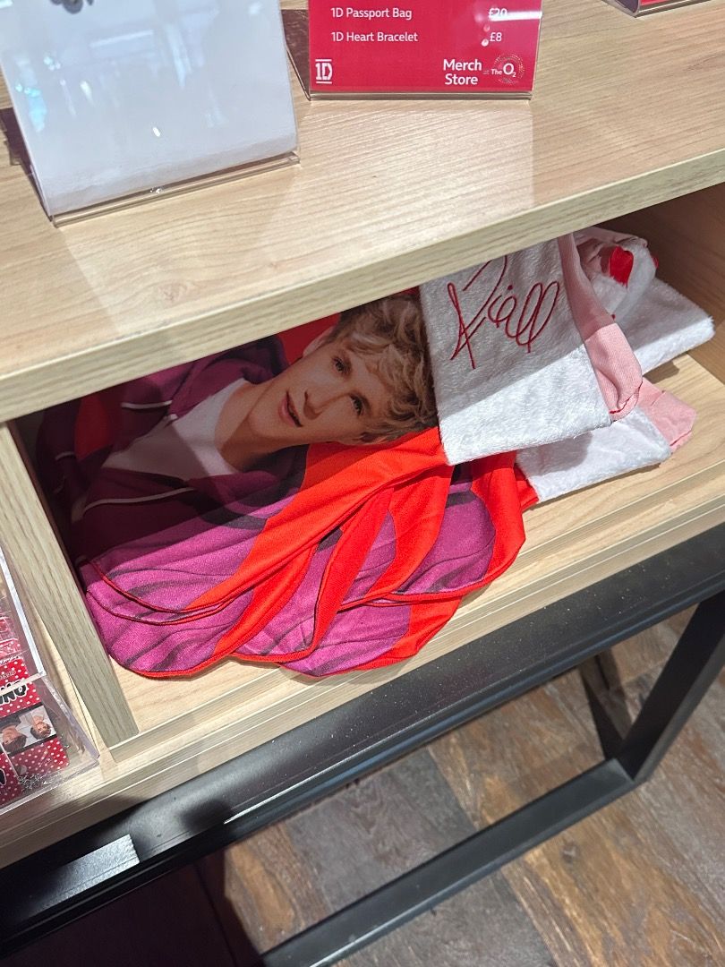 One Direction O2 Merch Pasabuy, Hobbies & Toys, Memorabilia ...