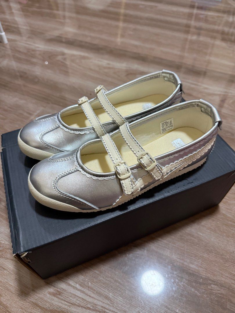 Onitsuka Mexico 66 TGRS in Silver (Ballet) (Category: Sneakers) located in Manila. Submitted by cesna_ (Listing ID 1394725493, Image 3). Description: Onitsuka Mexico 66 TGRS in Silver Bought sa US Brand new (Sinukat lang) RFS: Wrong Size Negotiable! US 6 1/2 | EUR 37.5 | 23.5 CM.