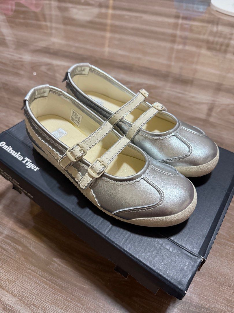 Onitsuka Mexico 66 TGRS in Silver (Ballet) (Category: Sneakers) located in Manila. Submitted by cesna_ (Listing ID 1394725493, Image 1). Description: Onitsuka Mexico 66 TGRS in Silver Bought sa US Brand new (Sinukat lang) RFS: Wrong Size Negotiable! US 6 1/2 | EUR 37.5 | 23.5 CM.