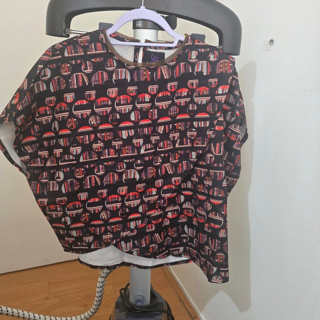 Plains and Prints (Category: Blouses) located in Manila. Submitted by teepee2021 (Listing ID 1394628622, Image 1). Description: .