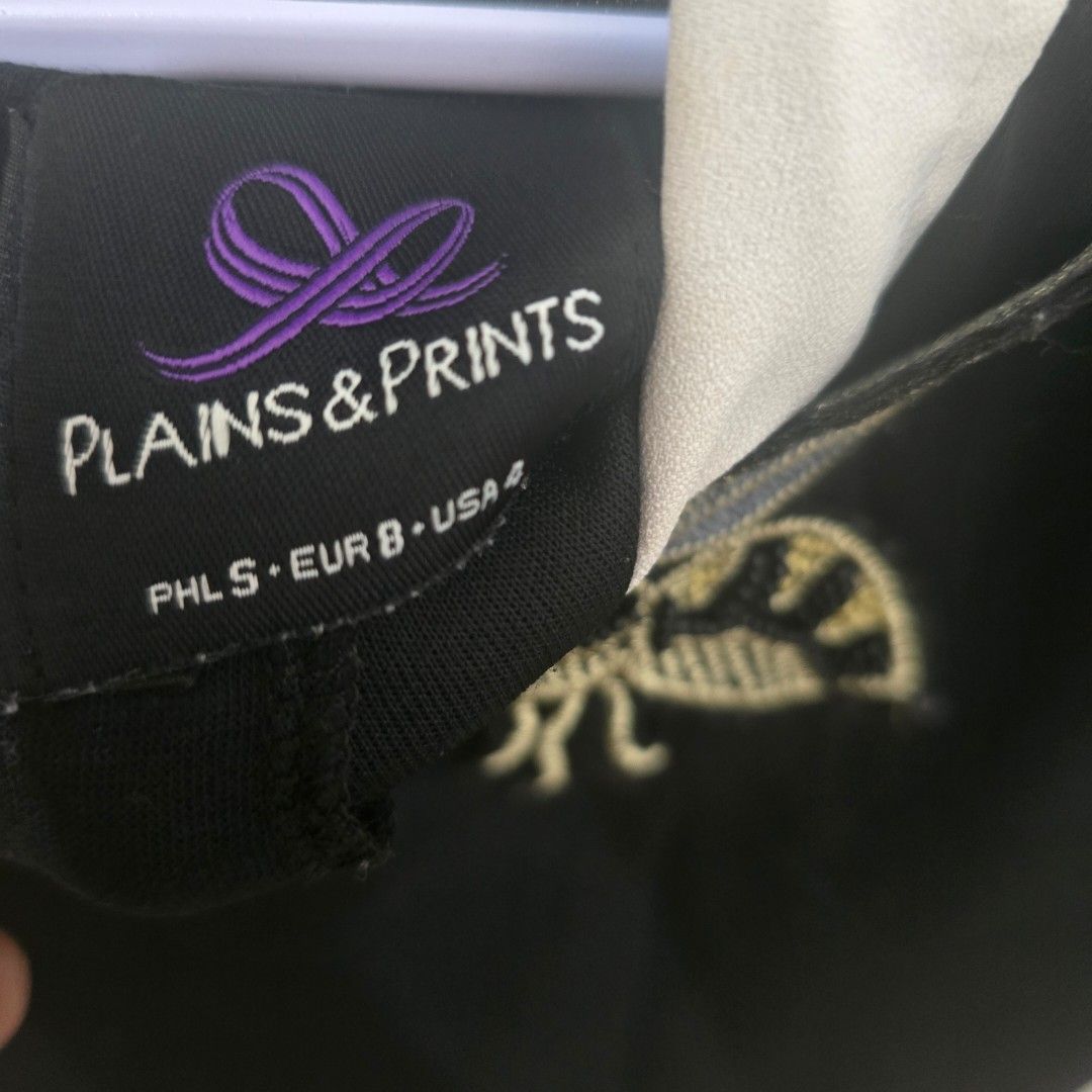 Plains and Prints top (Category: Blouses) located in Manila. Submitted by teepee2021 (Listing ID 1394624009, Image 2). Description: .