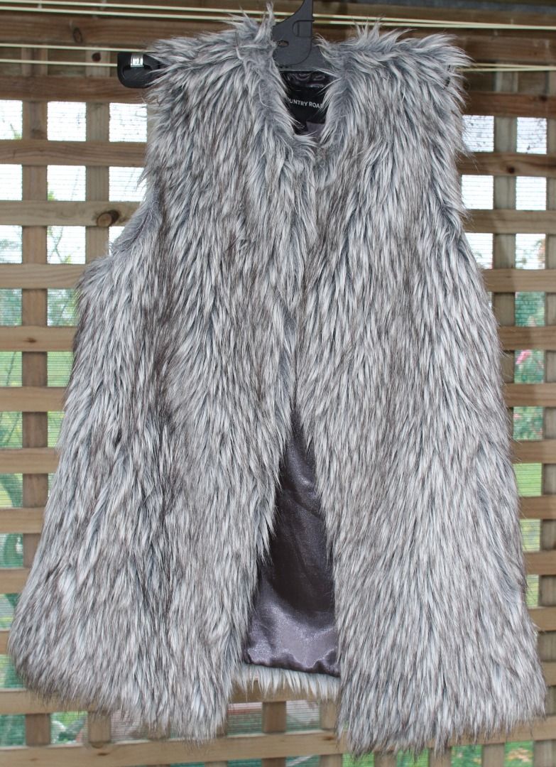 Preloved Size Small Country Road Faux Fur Vest (Category: Women's Clothes) located in Burnie. Submitted by tasmanianbeauties (Listing ID 1394777548, Image 1). Description: Preloved Size Small Country Road Faux Fur Vest Please visit my website, www.tasmanianbeauties.com.au, for this and other lovely finds. Paypal and credit card facilities available. There are more photos available in the listing on my website. Trim 80% acrylic. 20% polyester. Lin
